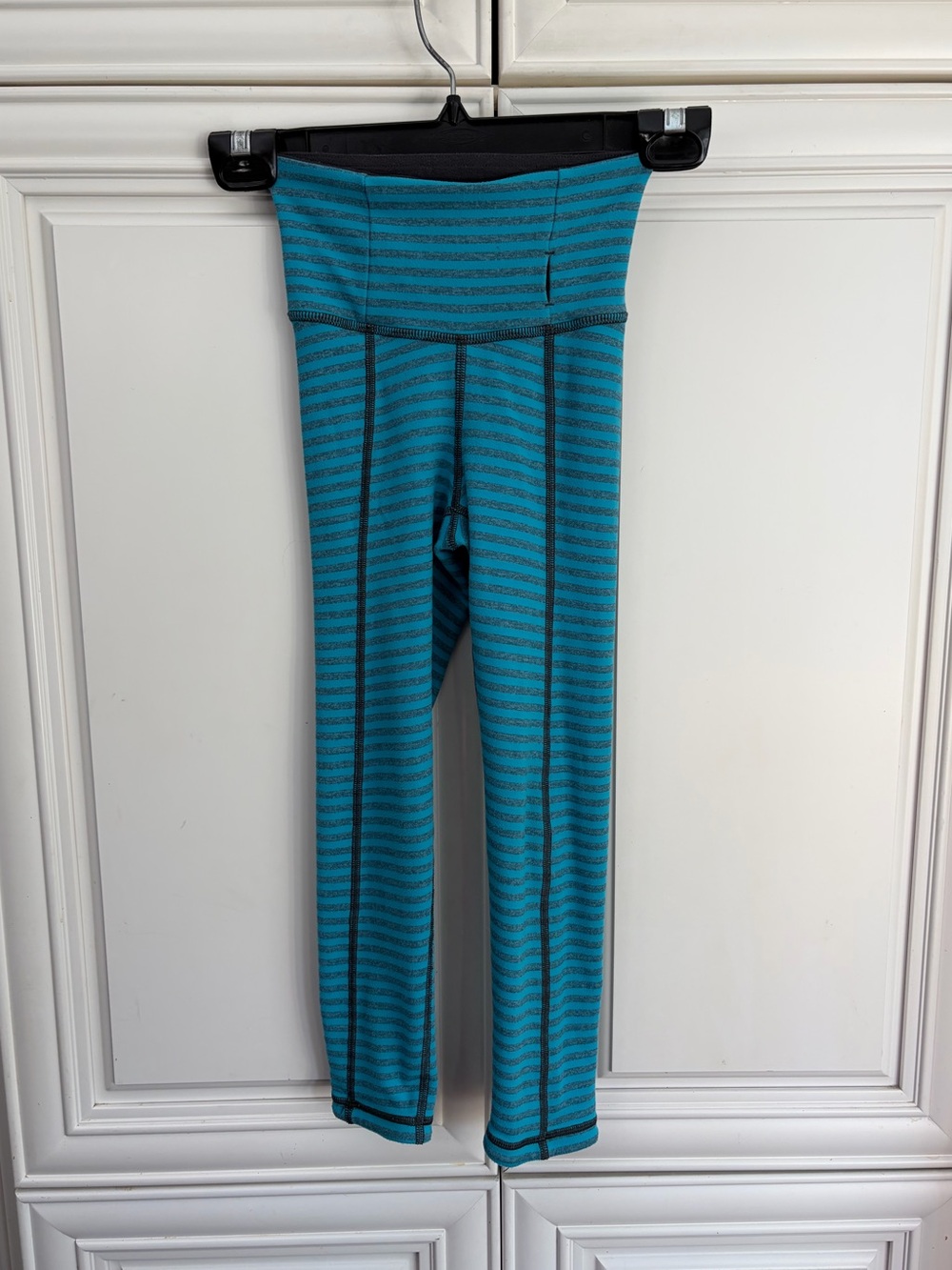 SIZE 4 - Ivivva by Lululemon girls reversible leggings